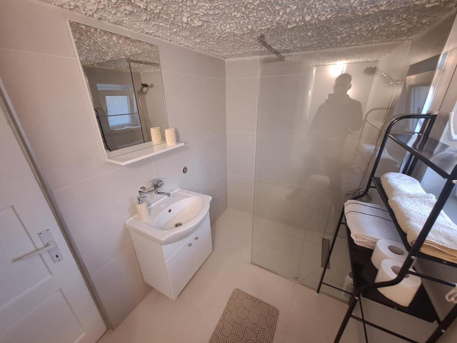 Fly & Stay Apartments 락타치 외부 사진